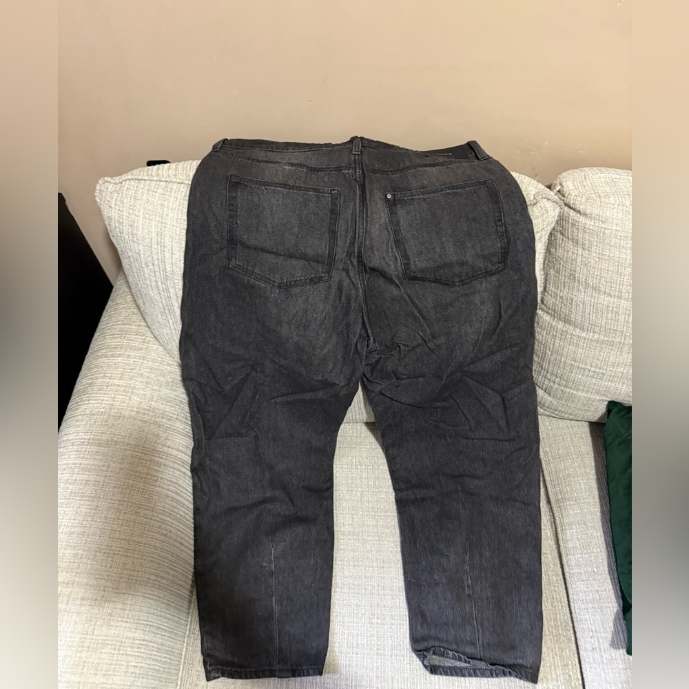⭐️H&M Black Barrel Jean